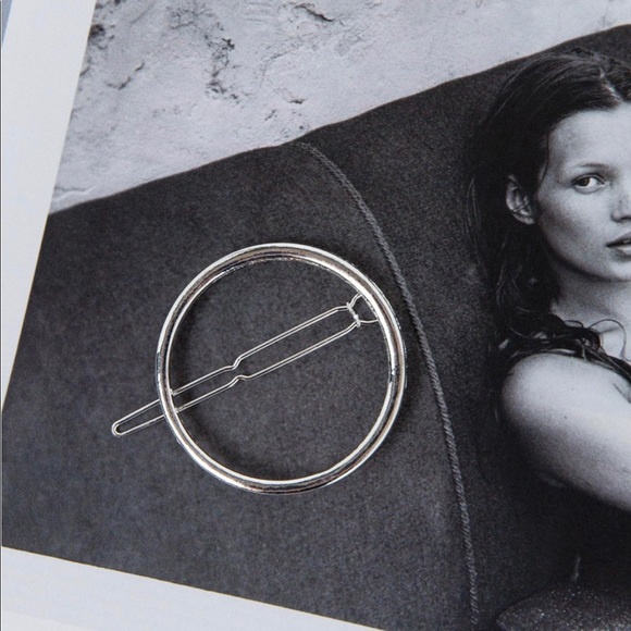 Silver Round Hair Clip - Picture 4 of 4